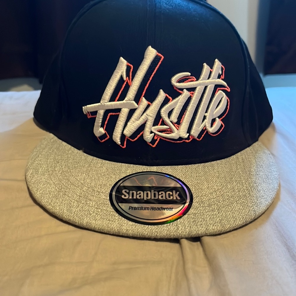 Flat rim Hustle hat